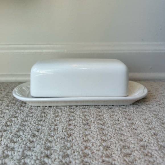 Pfaltzgraff Acadia White 1/4 lb Covered Butter Dish - Picture 5 of 16